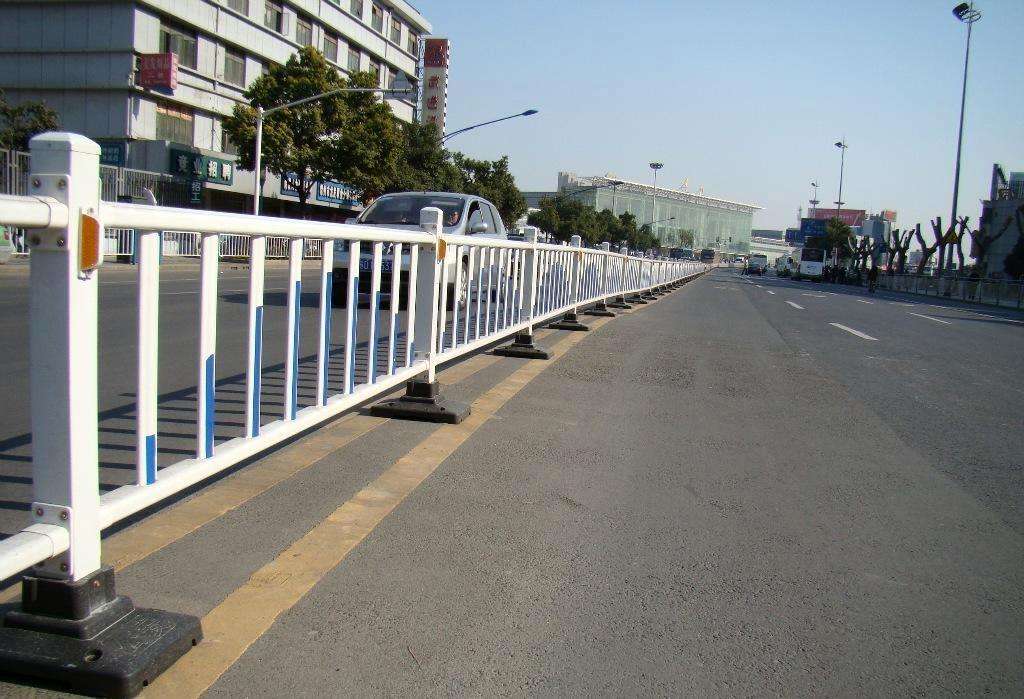 朝阳道路护栏